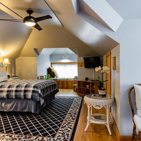 A Hidden Gem Bed And Breakfast Windsor Exterior photo