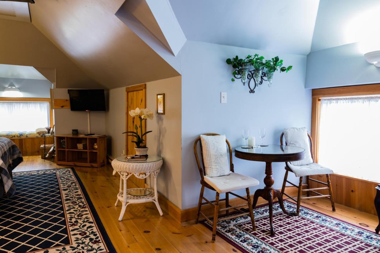 A Hidden Gem Bed And Breakfast Windsor Exterior photo