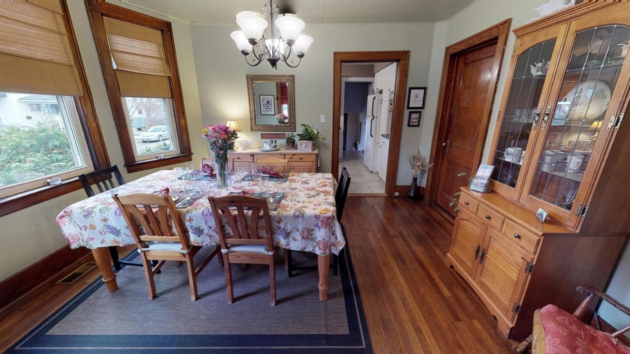A Hidden Gem Bed And Breakfast Windsor Exterior photo
