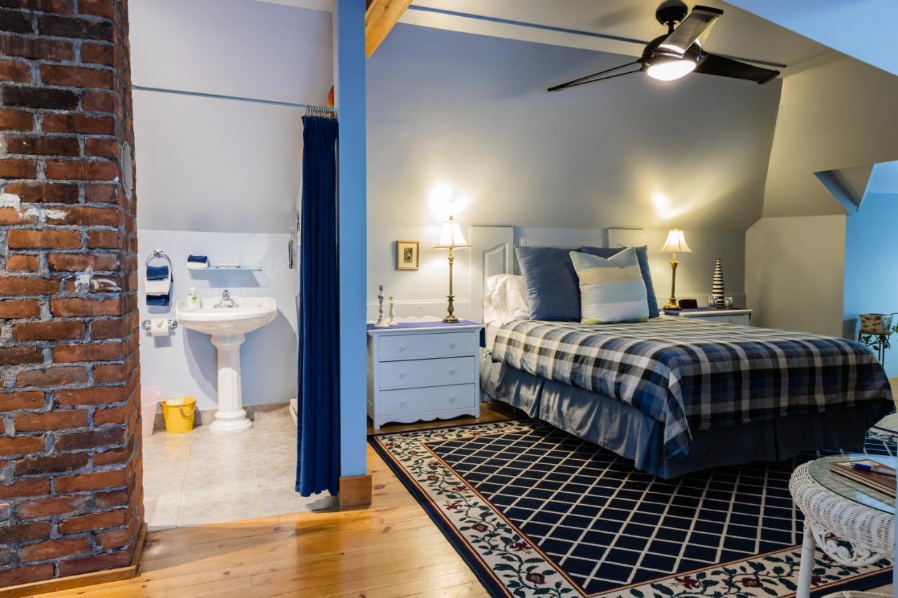 A Hidden Gem Bed And Breakfast Windsor Exterior photo