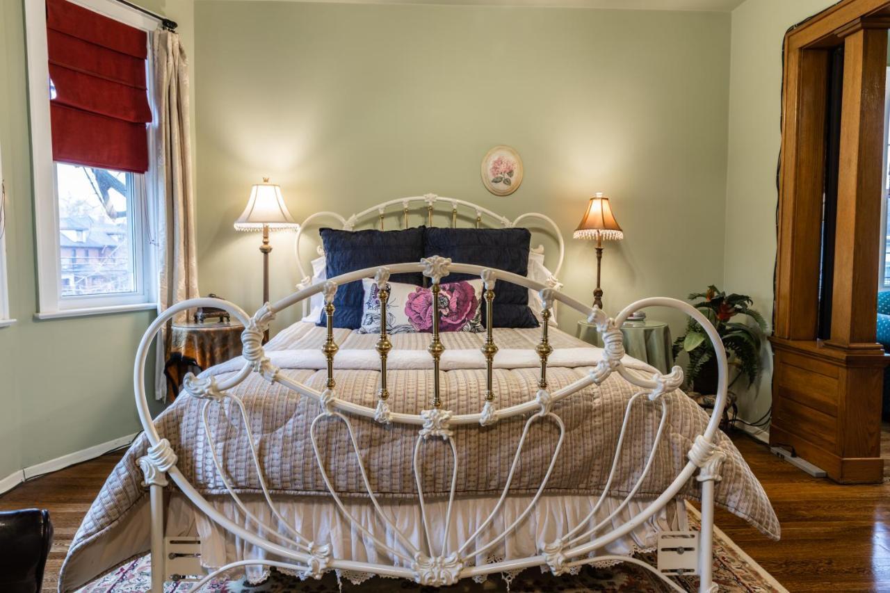 A Hidden Gem Bed And Breakfast Windsor Exterior photo