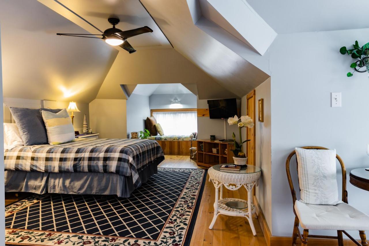 A Hidden Gem Bed And Breakfast Windsor Exterior photo
