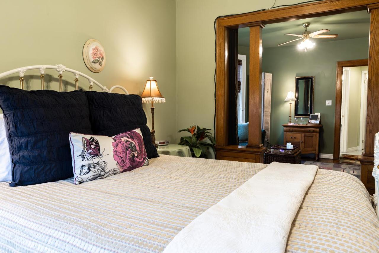 A Hidden Gem Bed And Breakfast Windsor Exterior photo