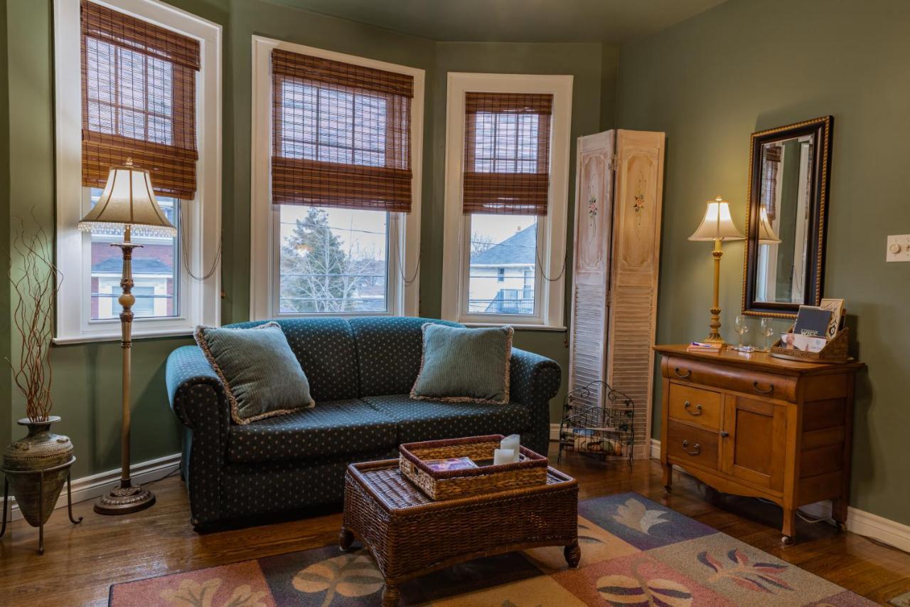 A Hidden Gem Bed And Breakfast Windsor Exterior photo