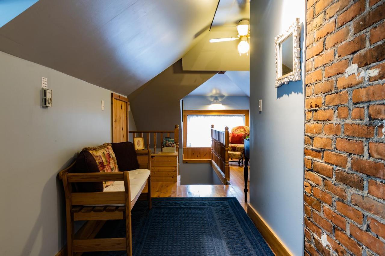 A Hidden Gem Bed And Breakfast Windsor Exterior photo
